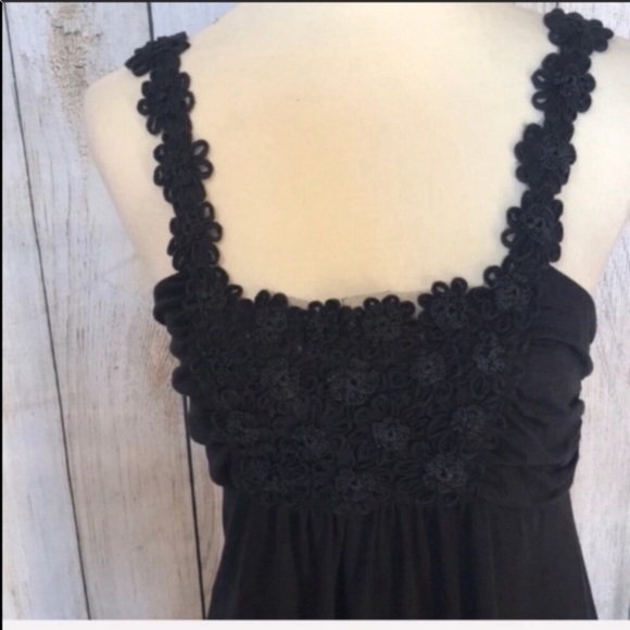 Black sundress with flower detail at top - Picture 2 of 6